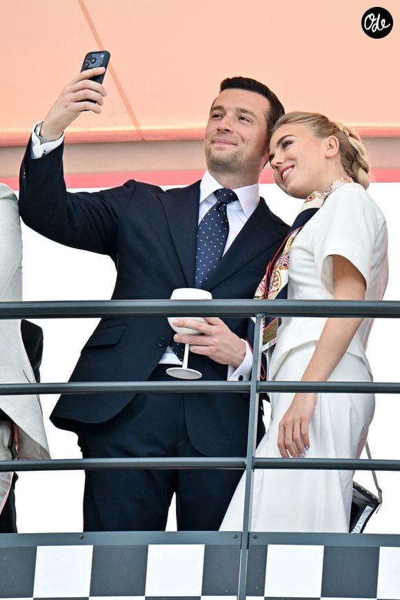 Mercredi 26 août 2026, Maria Carolina de Bourbon des Deux-Siciles et Jordan Bardella ont publié leur premier selfie ensemble sur Instagram

Jordan Bardella avec sa compagne la princesse Maria Carolina de Bourbon-Deux-Siciles en tribunes assistent au Formula 1 Louis Vuitton Grand Prix de Monaco 2026 le 7 juin 2026 à Monte-Carlo, Monaco. © Bruno Bebert/Bestimage