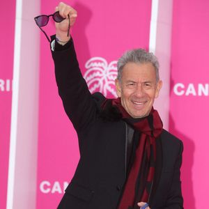 François Feldman au photocall de la cérémonie d'ouverture de la 5ème saison du festival International des Séries "Canneseries" à Cannes, France, le 1er avril 2022. © Denis Guignebourg/BestImage