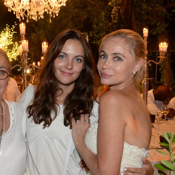 Exclusif - Emmanuelle Béart avec sa maman Geneviève Galéa et sa fille Nelly Auteuil - 20ème édition de la soirée Blanche aux Moulins de Ramatuelle à Saint-Tropez. © Rachid Bellak / LMS / Bestimage