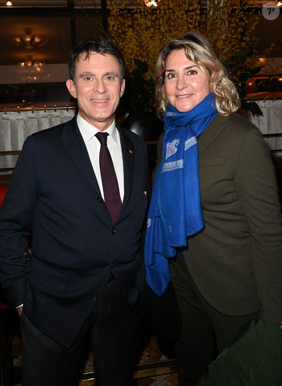 Manuel Valls et sa femme Susana Gallardo - Lancement du numéro 75 de la revue littéraire "La règle du jeu", avec pour thème "Comment lisez-vous ?", au Café de Flore à Paris. Le 16 février 2022 © Coadic Guirec / Bestimage