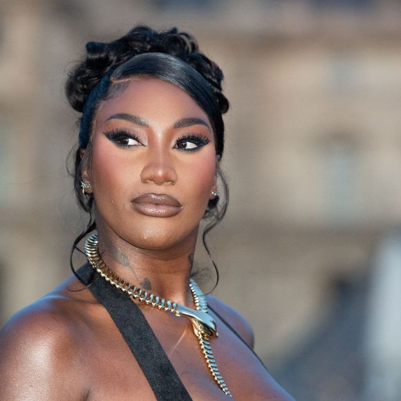 Mais quid de son lifestyle ? À quoi ressemble le contenu de son assiette ? 

Aya Nakamura au Photocall Lancome X Louvre dans le cadre de la semaine de la mode à Paris, France, le 26 septembre 2023. Photo par Aurore Marechal/ABACAPRESS.COM