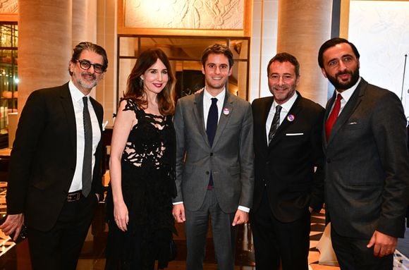 Guest, Elsa Zylberstein, Gabriel Attal, Bernard Montiel, guest au dîner annuel du CCAF (Conseil de coordination des associations arméniennes de France) à l'hôtel du collectionneur à Paris le 11 mars 2025
Comme chaque année, la onzième édition du désormais fameux dîner du CCAF a fait salle comble. 450 personnes se sont retrouvées dans les salons de l'hôtel du collectionneur, à Paris. Lors du cocktail, plusieurs personnalités politiques ont eu l'occasion de s'entretenir avec les invités.
Comme de coutume, un certain nombre de figures intellectuelles étaient également au dîner.
C'est Nelson Monfort qui a présenté la soirée en rappelant que la soirée est l'occasion de nous retrouver et de réaffirmer les liens profonds qui unissent la France et l'Arménie, liens tissés par l'histoire, la culture et des valeurs communes.
Cette soirée incarne à la fois un hommage solennel et un appel à l'action. Hommage envers celles et ceux qui oeuvrent sans relâche pour la cause arménienne; mais appel à la communauté internationale pour qu'elle s'engage résolument pour la justice et la paix.

© Christian Liewig / Bestimage