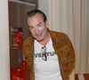 Mais il se console !

Jean Dujardin - Vernissage de l'exposition photos et du livre "La Boxe fait son cinéma" à l’hôtel Brach à Paris le 23 Septembre 2025. Ces clichés rendent hommage à plus de cinquante acteurs immortalisés dans des scènes où le noble art rencontre le 7ème art. © Christophe Aubert via Bestimage