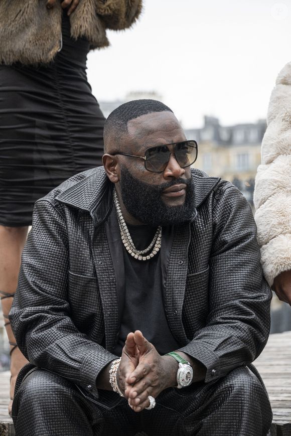 Ils ont invité Rick Ross, venu spécialement de Los Angeles.

Exclusif - Rick Ross et son équipe de tournage tournent un clip à Paris le 22 avril 2025. © Yehiel Chekroune / Bestimage