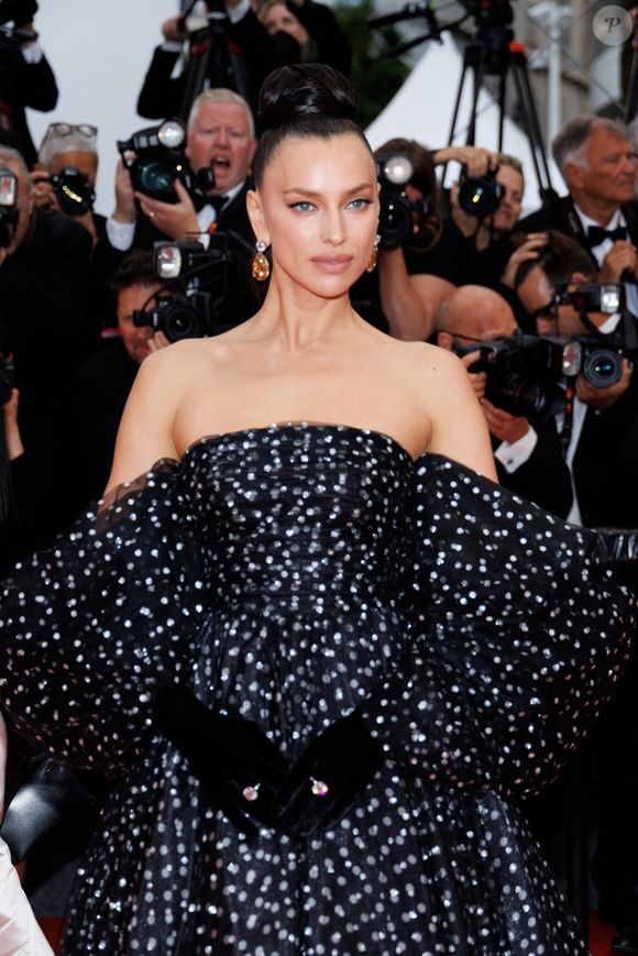 Irina Shayk - Montée des marches du film « Partir un jour » pour la cérémonie d’ouverture du 78ème Festival International du Film de Cannes, au Palais des Festivals à Cannes. Le 13 mai 2025
© Jacovides-Moreau / Bestimage