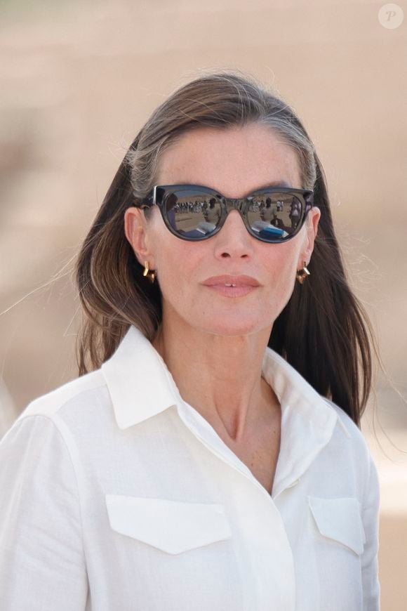 Letizia d'Espagne en fait rêver plus d'une avec ses ensembles.

La reine Letizia visite le musée de Louxor à l'occasion de sa visite d'État en Égypte, à Louxor, Égypte, le 19 septembre 2025.  © GTres/ABACA