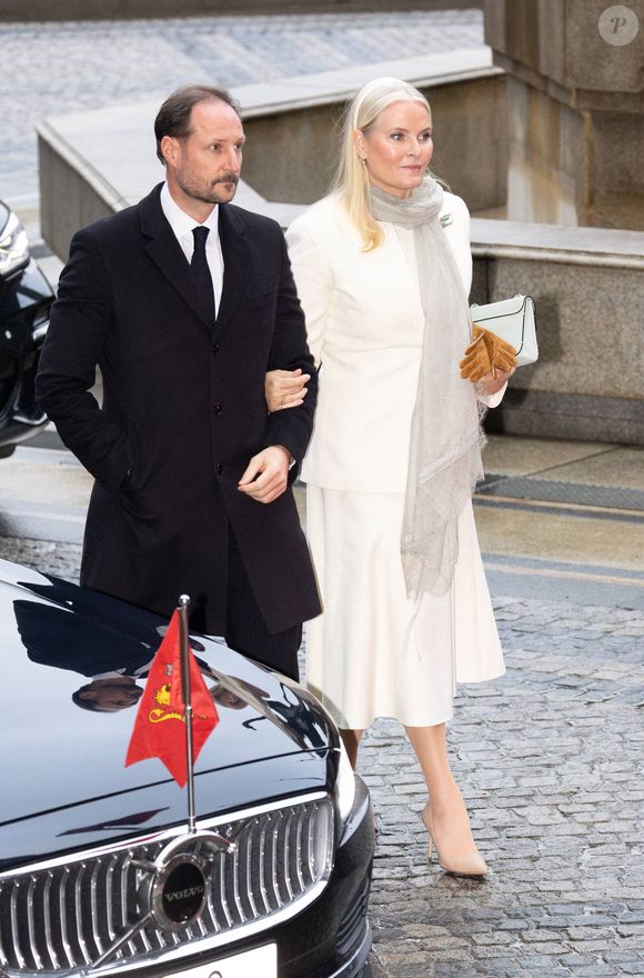 Le prince Haakon, la princesse Mette-Marit, lors de la cérémonie de remise du Prix Nobel de la Paix 2025 à Maria Corina Machado à l'Hôtel de Ville d'Oslo, Norvège, 10 décembre 2025. 

Dana Press / Bestimage