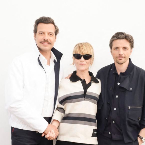 Laurent, alors âgé de 17 ans, fait une blague qui fait éclater de rire Marina, 20 ans.
"Ce moment a scellé le début d’une amitié qui allait durer pour la vie", raconte l’actrice.

Exclusif - Laurent Lafitte, Marina Foïs, Raphaël Personnaz - Plateau de l'émission "C à vous" lors du 78ème Festival International du Film de Cannes le 19 mai 2025. © Jack Tribeca / Bestimage