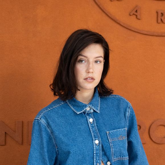 Adèle Exarchopoulos étaient présente lors de la finale masculine de Roland-Garros. 
Adele Exarchopoulos au Village pour la finale masculine lors des Internationaux de France  à Roland Garros à Paris, France. ©Nasser Berzane/ABACAPRESS.COM