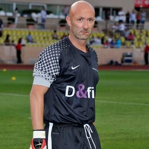 En juin 2026, sur Instagram, Aldo Barthez il se montrait reconnaissant à l'égard de son célèbre papa, venu sur place l'encourager : "Beaucoup appris et content d’avoir fini sous plus de 30 °C. Merci à mon père d’avoir était présent" écrivait le jeune homme.

Fabien Barthez lors du match de football e bienfaisance entre anciennes stars de l'OM et de Manchester United, à Monaco en 2011.

JUNIOR / BESTIMAGE