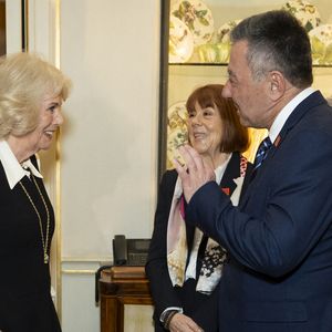 La reine Camilla (à gauche) reçoit Madame Gisèle Pelicot (au centre) et Jean-Loup Agopian (à droite) lors d'une audience à Clarence House à Londres. Date de la photo : lundi 23 février 2026.
Aaron Chown/PA Wire : Aaron Chown/PA Wire