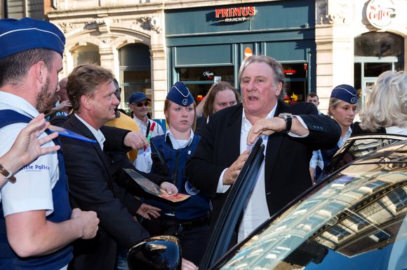 Alors qu'il n’y a jamais véritablement habité cette villa, il en a fait une maison d’hôtes avant de choisir de s'en séparer pour beaucoup moins cher qu'il ne l'avait payée.

Gérard Depardieu explose de colère face à une journaliste de RTL qui lui posait des questions trop privées, lors d'une cérémonie à l’hôtel de Ville de Bruxelles, honorant sa carrière cinématographique.
Belgique, Bruxelles, 25 juin 2018. ©ALAIN ROLLAND/ IMAGEBUZZ/ BESTIMAGE
