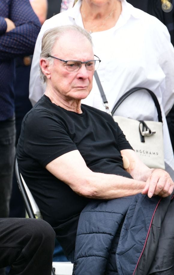 Herbert Léonard - Obsèques de Pascal Danel au cimetière de Bazoches-sur-le-Betez, le 31 juillet 2024. Sa famille et ses amis dont L.Voulzy, H.Léonard et B.Sauvat sont venus lui rendre un dernier hommage. Pascal Danel est décédé le 25 juillet 2024, victime d’un malaise cardiaque après une opération, à l'âge de 80 ans.
© Romain Doucelin / Bestimage