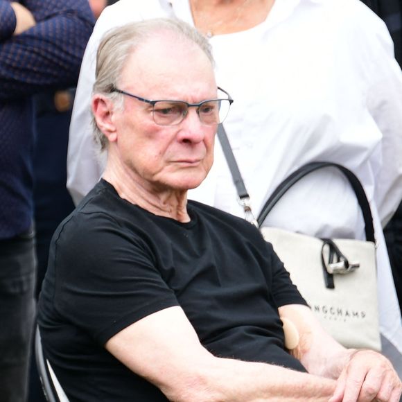 Herbert Léonard - Obsèques de Pascal Danel au cimetière de Bazoches-sur-le-Betez, le 31 juillet 2024. Sa famille et ses amis dont L.Voulzy, H.Léonard et B.Sauvat sont venus lui rendre un dernier hommage. Pascal Danel est décédé le 25 juillet 2024, victime d’un malaise cardiaque après une opération, à l'âge de 80 ans.
© Romain Doucelin / Bestimage