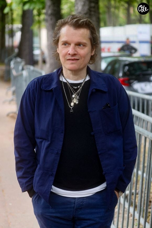 Ce périple lointain et déconnecté de la modernité a profondément marqué la vie et l'inspiration du chanteur.

Benabar - Arrivées à l'enregistrement de l'émission "Vivement dimanche", à Paris, le 30 avril 2024. 

© Christophe Clovis/Bestimage