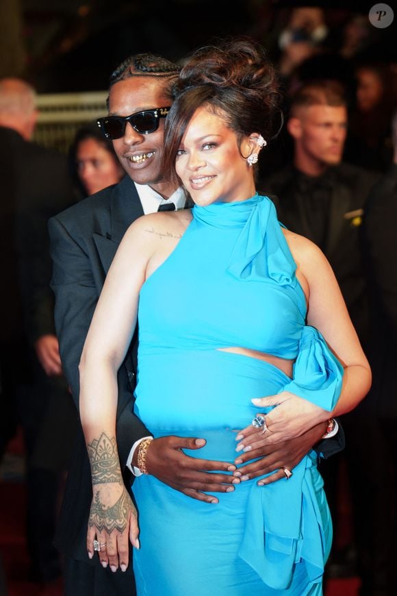 Rihanna, enceinte, et son compagnon A$AP Rocky - Descente des marches du film "Highest 2 Lowest" lors du 78ème Festival International du Film de Cannes, le 19 mai 2025. Photo : API / BESTIMAGE