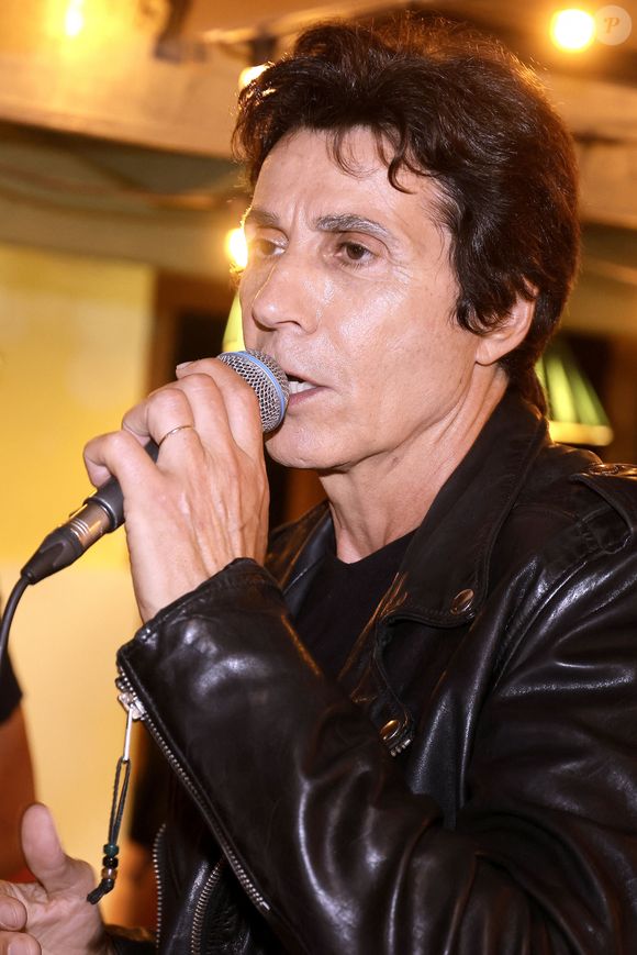 Jean-Luc Lahaye lors de la soirée Hommage à Johnny Hallyday de Willy et Emily Marceau au restaurant " La Bonne Franquette " au quartier de Montmartre à Paris, France, le 28 juin 2025. © Cédric Perrin/Bestimage