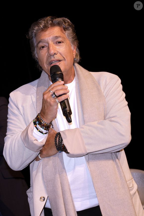 Frédéric François lors de la soirée hommage pour le cinquantième anniversaire de la mort de Mike Brant chez Warner Music France à Paris le 24 avril 2025.

© Cyril Moreau- Cédric Perrin / Bestimage