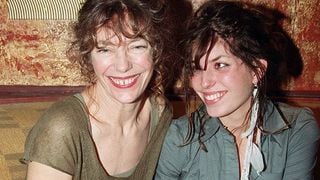 "C'était quelqu'un qui faisait tout seule" : trois ans après le départ de Jane Birkin, sa fille Lou Doillon raconte la mère derrière l’icône