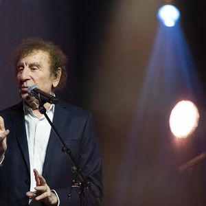 Alain Souchon - Scène du Gala de la Fondation Recherche Alzheimer placée sous le signe de l'émotion et du partage avec un concert unique sur le thème "2 générations chantent pour la 3ème" à l'Olympia à Paris le 17 mars 2025. © Olivier Borde - Bertrand Rindoff/Bestimage