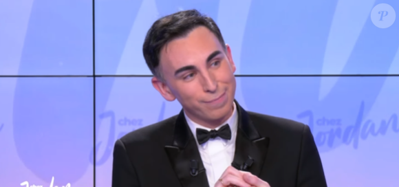 Sur le plateau, il n'a pu contenir ses larmes.

Jordan de Luxe fait ses adieux à C8