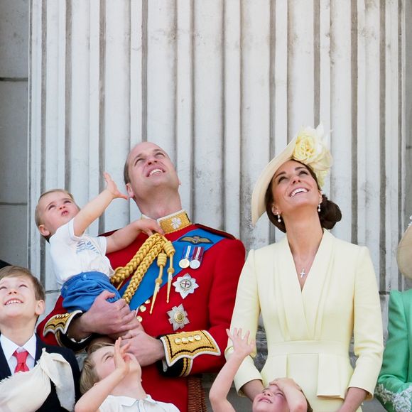 Kate Middleton et le prince William entourés de leurs enfants George, Charlotte et Louis et d'une partie de la famille royale au balcon du palais de Buckingham lors de la parade Trooping the Colour 2019 pour le 93ème anniversaire de la reine Elisabeth II, Londres, le 8 juin 2019.