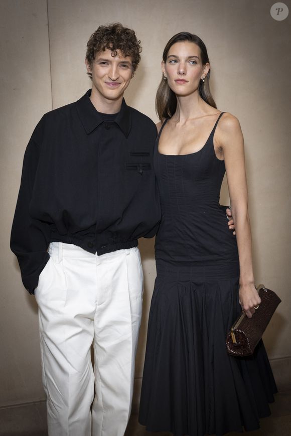 C'est en 2016 que les deux artistes ont commencé à se fréquenter

Aliocha Schneider et Charlotte Cardin - Photocall du défilé Jacquemus au 51 rue Raynouard lors de la Fashion Week Masculine prêt-à-porter Automne/Hiver 2025-2026 à Paris, le 26 janvier 2025.
© Olivier Borde / Bestimage