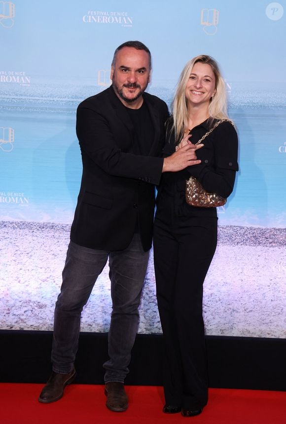 François-Xavier Demaison et sa femme Anaïs Tihay - Tapis rouge lors de la 7ème édition du festival Cinéroman à Nice le 1er Octobre 2025. © Bebert-Jacovides/Bestimage
