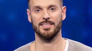 "Ce ne sont pas des enfants rois" : avec ses fils, M. Pokora mise sur une éducation "un peu militaire"