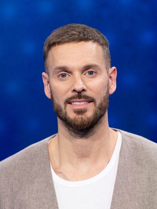 "Ce ne sont pas des enfants rois" : avec ses fils, M. Pokora mise sur une éducation "un peu militaire"