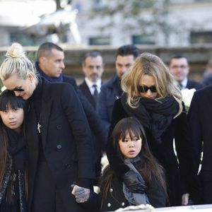 Laeticia Hallyday, Joy et Jade, Laura Smet et David Hallyday lors de la cérémonie des obsèques de Johnny Hallyday à l'église de la Madeleine à Paris, le 9 décembre 2017. Photo par Denis Allard/pool/ABACAPRESS.COM