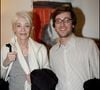 Il fait savoir qu'elle lui a laissé de l'argent en héritage
Françoise Hardy et son fils Thomas Dutronc - Henri Salvador tire sa révérence et fait ses adieux à la scène lors d'un concert au Palais des Congrès à Paris. Le 21 décembre 2007 © RINDOFF-GUIREC / BESTIMAGE