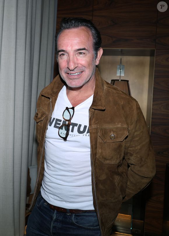 Jean Dujardin - Vernissage de l'exposition photos et du livre "La Boxe fait son cinéma" à l’hôtel Brach à Paris le 23 Septembre 2025. © Denis Guignebourg/Bestimage