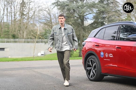 Benjamin Pavard au Centre National du Football (CNF) de Clairefontaine-en-Yvelines, le 18 mars 2024. 

© Federico Pestellini/Panoramic/Bestimage