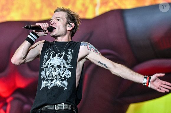 Sum 41 se produisant sur scène lors du festival en plein air Hellfest à Clisson, France, le 16 juin 2023. Photo par Julien Reynaud/APS-Medias/ABACAPRESS.COM