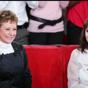 Dorothée fête ses 70 ans le 14 juillet et ses 50 ans de carrière - Dorothée et Ariane Carletti dans l'émission "Vivement Dimanche" le 31 octobre 2017. © Guillaume Gaffiot / Bestimage