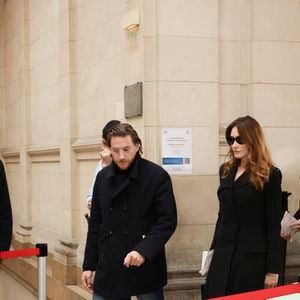 Carla Bruni-Sarkozy, Jean et Pierre Sarkozy et François Sarkozy quittent la Cour d'appel de Paris après que le parquet a demandé la libération sous contrôle judiciaire de Nicolas Sarkozy, qui est en prison depuis 20 jours suite à sa condamnation dans l'affaire du financement libyen de sa campagne présidentielle de 2007, Paris le 10 novembre 2025. © Jack Tribeca/Bestimage