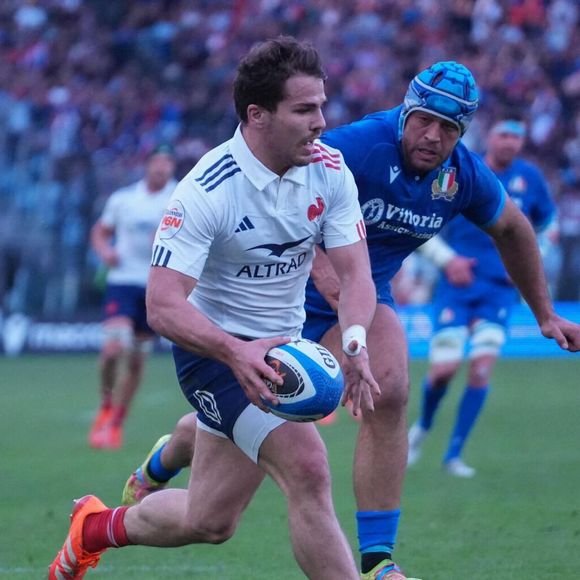 TRY Antoine Dupont - L'équipe de France de rugby victorieuse face à l'Italie (73 - 24) lors du Tournoi des Six Nations à Rome, le 24 février 2025.  © Laurent Lairys / PsnewZ / Bestimage