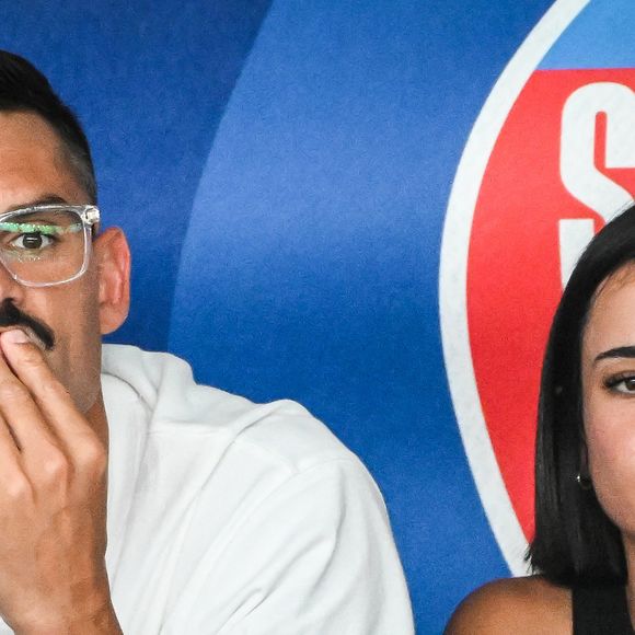 Florent Manaudou et sa nouvelle compagne Lola Dumenil dans les tribunes lors des Championnats de France de natation à Chartres le 18 Juin 2024. © Matthieu Mirville/Bestimage