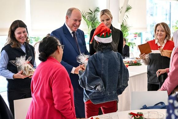 Le prince Albert II de Monaco, sa femme la princesse Charlene et Camille Gottlieb ont remis les traditionnels colis de Noël aux aînés monégasques dans la meeting room du Yacht Club de Monaco dans le cadre de festivités de fin d'année de la Principauté de Monaco, le 12 décembre 2024. © Bruno Bebert/Pool Monaco/Bestimage