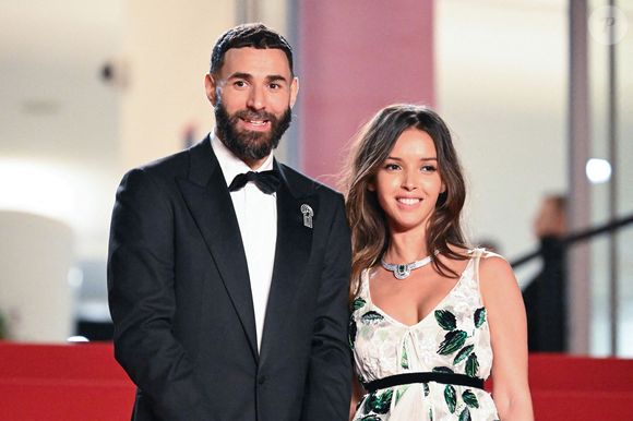 Des doutes qui semblent infondés sur l'état de santé du joueur et dont sa chérie Lyna Khoudri semble n'avoir que faire. 

Karim Benzema et Lyna Khoudri assistent à la première de 13 Jours 13 Nuits à Cannes, France dans le cadre du 78ème Festival de Cannes. Photo par Aurore Marechal/ABACAPRESS.COM