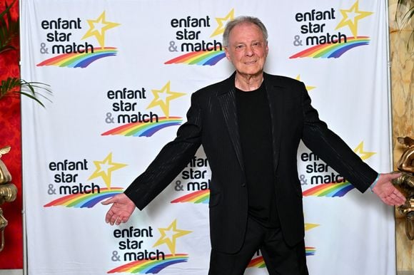 Herbert Léonard durant le dîner de Gala caritatif de l'association Enfant Star et Match à l'hôtel Negresco à Nice, le 8 juin 2024. Fabrice Ravaux, le fondateur et président de l'association, souhaite, avec les bénéfices de cette soirée, financer les installations d'un Rooftop Sportif pour les enfants hospitalisés à l'hôpital Lenval à Nice. Cette terrasse offrira un espace de 200m2 en plein air sécurisée pour des sports adaptés et des moments de répit pour les enfants et leurs familles.
Depuis plus de 15 ans, la mission d’Enfant Star et Match est d'offrir un soutien aux enfants malades en leur donnant l’opportunité de rêver, de s’épanouir et de guérir à travers le sport, la musique et le spectacle. 

© Bruno Bebert / Bestimage