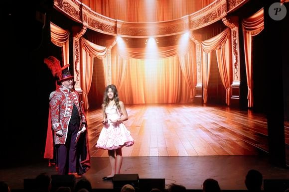 Exclusif - Première du spectacle "Lilly et le Palais du Music-Hall" au théâtre de la Tour Eiffel à Paris, France, le 29 novembre 2025. © Cédric Perrin/Bestimage