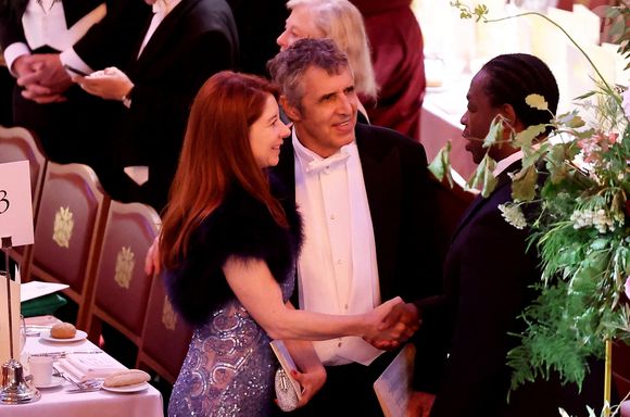 Julien Clerc et Hélène Grémillon lors d'un banquet d'état à Guildhall, Londres le 9 juillet 2025. Le couple présidentiel français est en voyage officiel au Royaume Uni pour trois jours.

© Dominique Jacovides / Bestimage