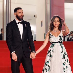 Karim Benzema et sa compagne Lyna Khoudri à la descente des marches du film « 13 jours 13 nuits » lors du 78ème Festival International du Film de Cannes. Le 23 mai 2025
© © Jacovides-Moreau / Bestimage / Bestimage