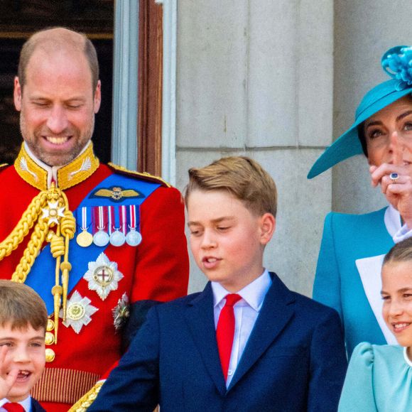 Le prince William de Galles, Catherine Princesse de Galles, le prince George, la princesse Charlotte, le prince Louis lors de leur apparition sur le balcon du palais de Buckingham pour assister au défilé aérien lors de la cérémonie Trooping the Colour 2025, marquant l'anniversaire officiel du monarque à Londres, Royaume-Uni, le 14 juin 2025. Photo by Mischa Schoemaker/ABACAPRESS.COM