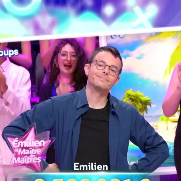 Mais cette somme ne l'empêchera pas de reprendre ses études en septembre 2026.

Émilien lors de l'émission des "12 coups de midi" diffusée le 6 juillet 2025 sur TF1

Capture d'écran TF1