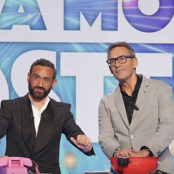 Exclusif - Cyril Hanouna, Julien Courbet, sur le plateau de l’émission « TPMP » La dernière sur C8,  présentée par C.Hanouna et diffusée en direct sur C8, Paris, France, le 27 fevrier 2025. © Jack Tribeca / Bestimage