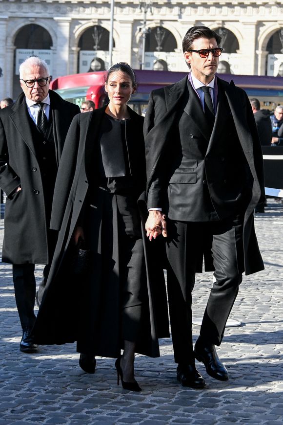 Rome, Italie : Rome, décès de Valentino Garavani - Funérailles dans la Basilique de Santa Maria degli Angeli e dei Martiri - Sur la photo : Olivia Palermo, Johannes Huebl (Credit Image : © Maurizio D'Avanzo/IPA via ZUMA Press)