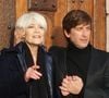 Thomas Dutronc s'est confié sur son enfance dans le podcast À Contre-Jour.

 Françoise Hardy et son fils Thomas Dutronc se baladent le long des quais de l'Île Saint-Louis à Paris, France.  
AGENCE / BESTIMAGE